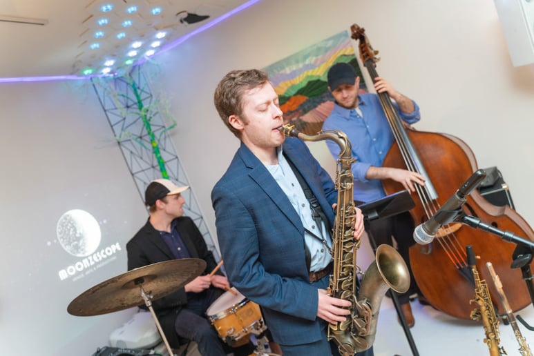 Gallery photo 3 of The Sax Blaster