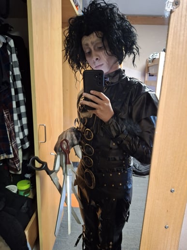 Gallery photo 1 of The Scissorhands Experience