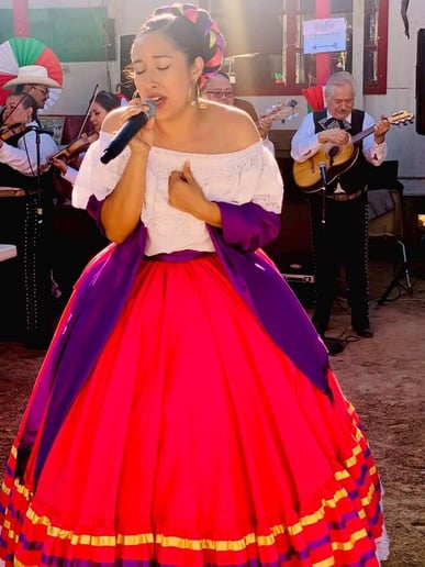 Gallery photo 2 of The Selena Show/Culture/Soloist