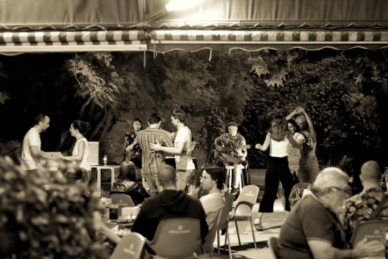 Gallery photo 7 of The Silver Lining Serenaders