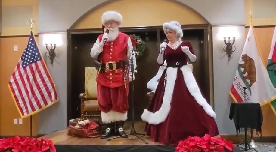 Gallery photo 5 of The Singing Mrs. Claus LA