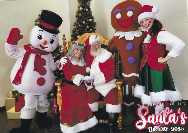 Gallery photo 2 of The Singing Mrs. Claus LA