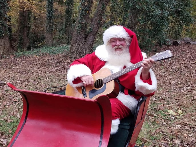 Gallery photo 2 of The Singing Santa