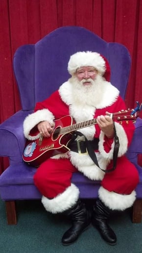 Gallery photo 4 of The Singing Santa