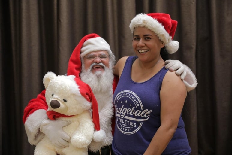 Gallery photo 12 of The Singing Santa Claus of Los Angeles