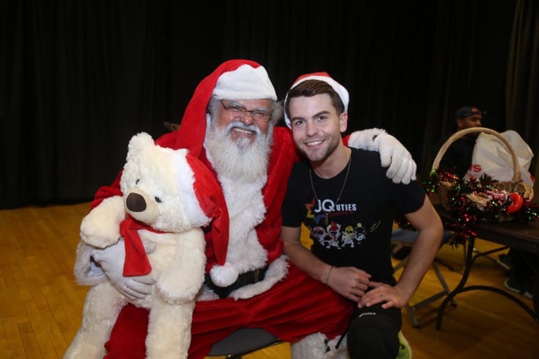 Gallery photo 13 of The Singing Santa Claus of Los Angeles