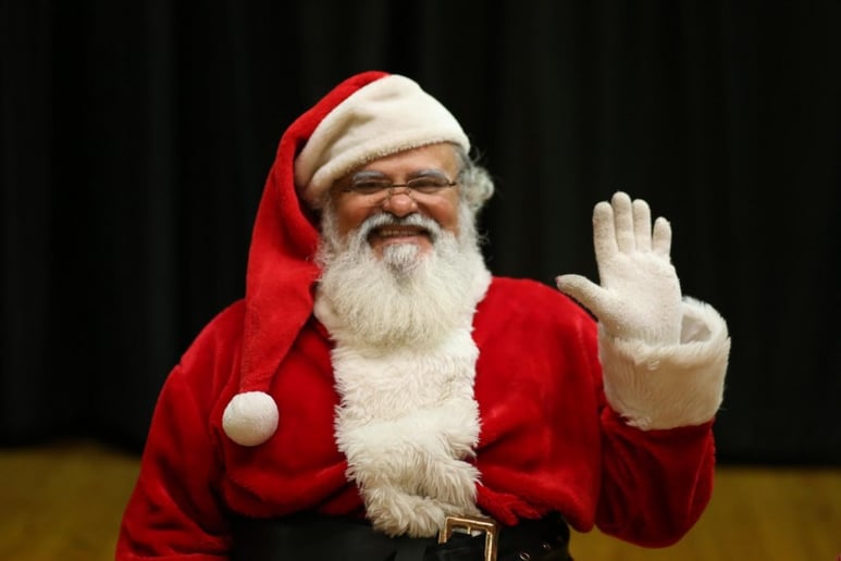 Gallery photo 5 of The Singing Santa Claus of Los Angeles