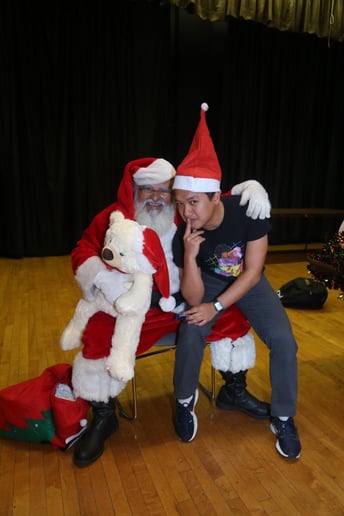 Gallery photo 15 of The Singing Santa Claus of Los Angeles