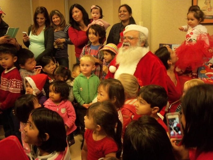 Gallery photo 6 of The Singing Santa Claus of Los Angeles