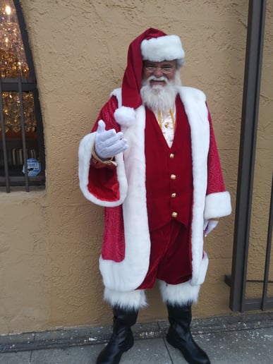 Gallery photo 7 of The Singing Santa Claus of Los Angeles