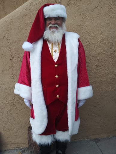 Gallery photo 3 of The Singing Santa Claus of Los Angeles