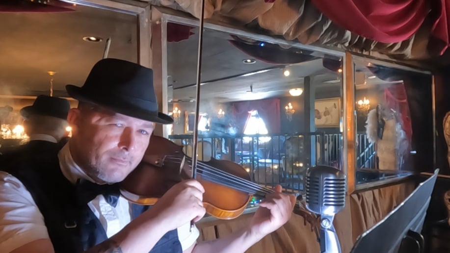 Gallery photo 19 of The Strolling Violinist