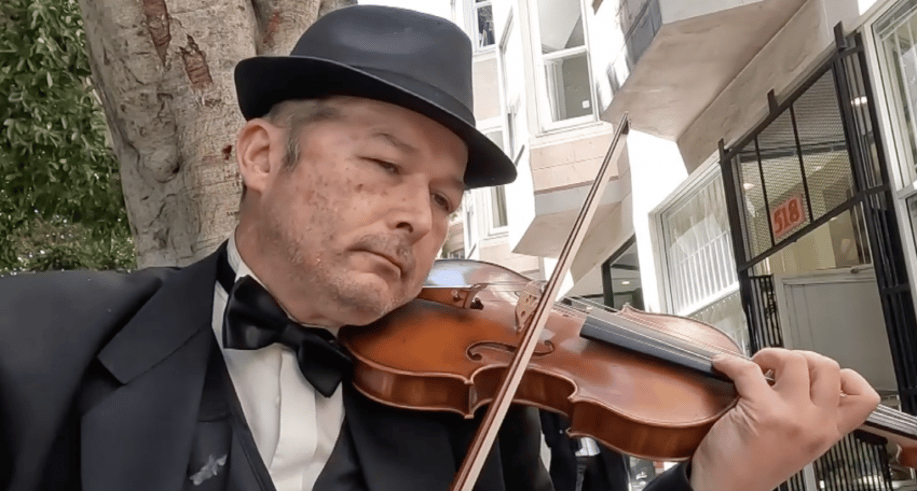 Gallery photo 23 of The Strolling Violinist