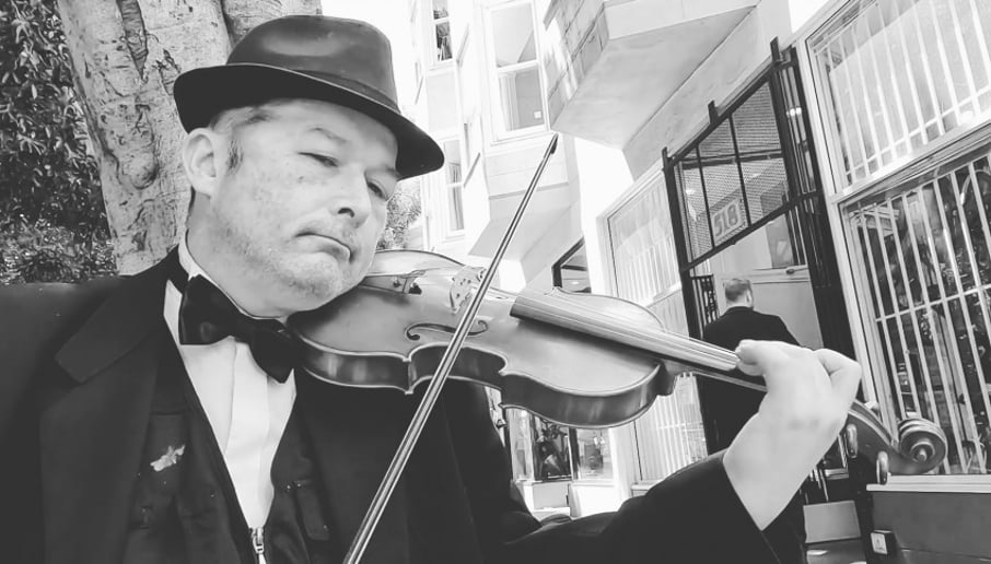 Gallery photo 32 of The Strolling Violinist