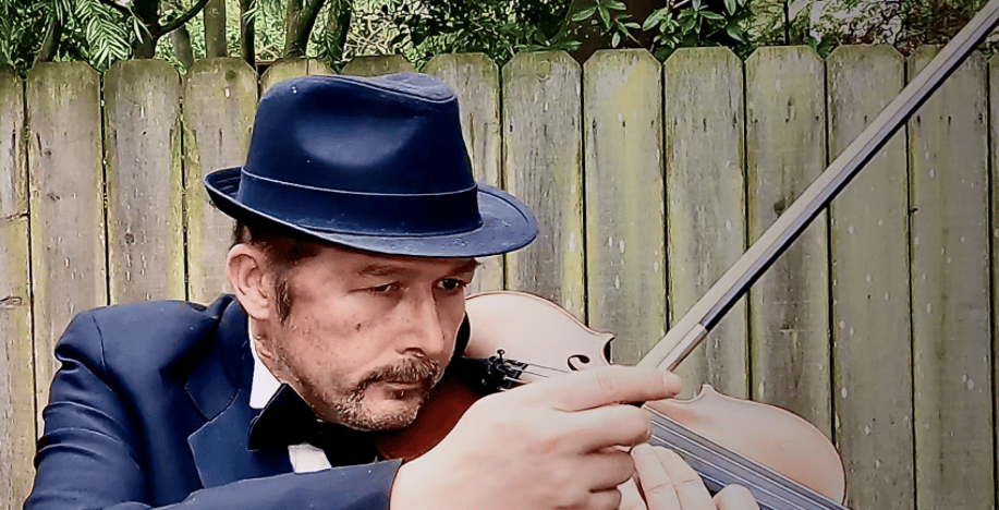 Gallery photo 33 of The Strolling Violinist