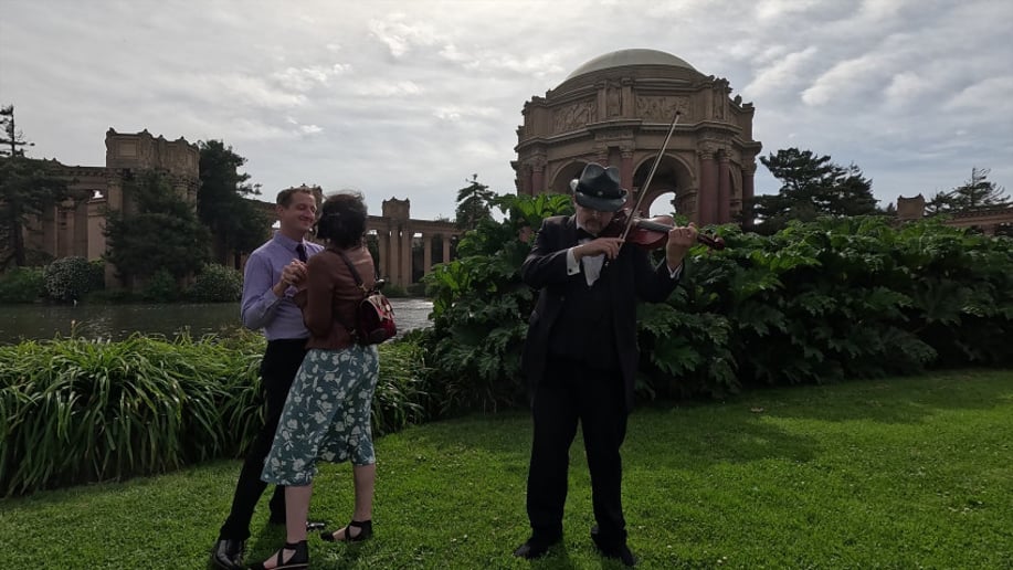 Gallery photo 12 of The Strolling Violinist
