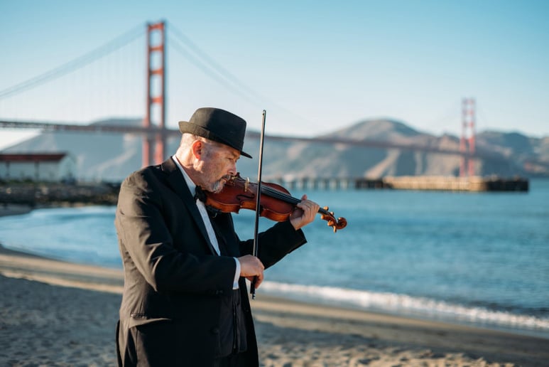 Gallery photo 4 of The Strolling Violinist