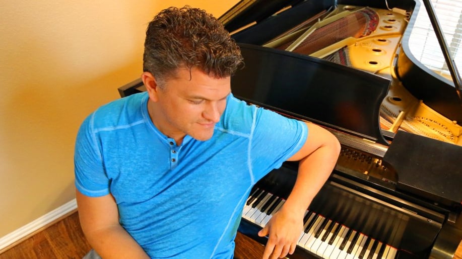 Gallery photo 5 of The Texas Pianoman
