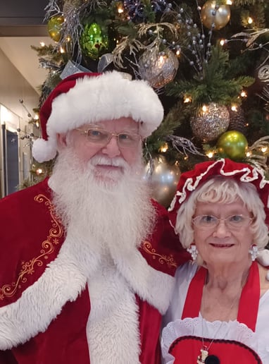 Gallery photo 3 of The Woodlands Santa
