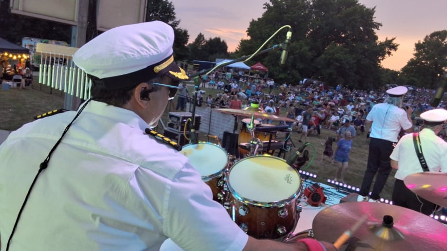 Gallery photo 3 of The Yachties