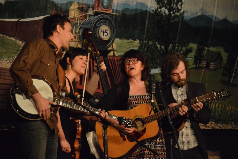 Gallery photo 3 of Erik Yates / Hot Buttered Rum / Gin & Boots