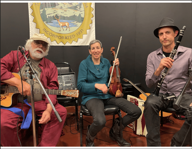 Gallery photo 5 of Erik Yates / Hot Buttered Rum / Gin & Boots