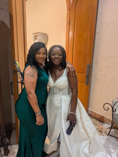 Gallery photo 1 of Thee Official Officiant