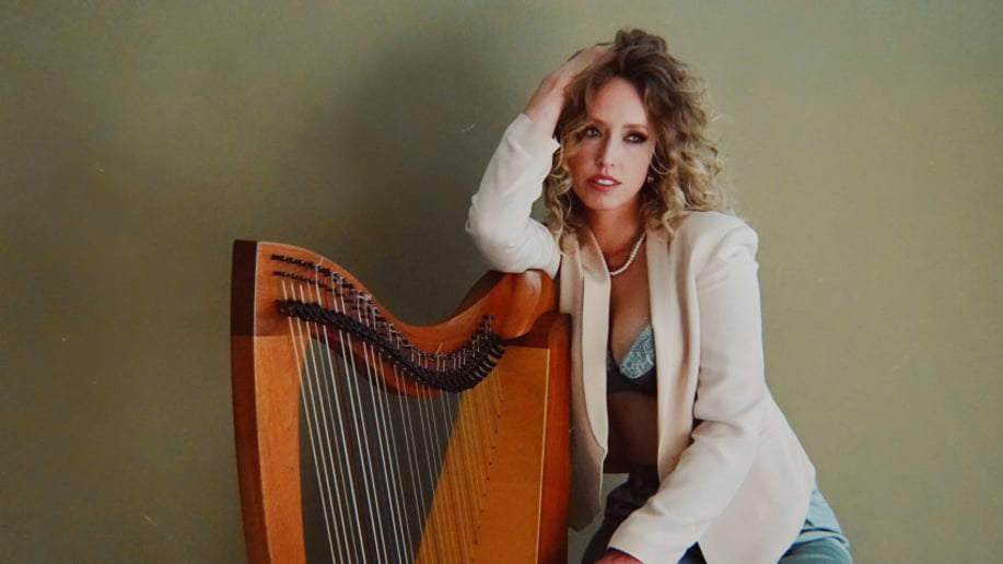 Gallery photo 5 of Theone - Harpist
