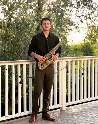 Gallery photo 2 of TheSaxoMan