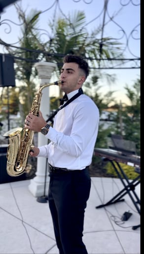 Gallery photo 3 of TheSaxoMan