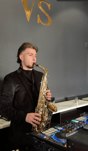 Gallery photo 4 of TheSaxoMan