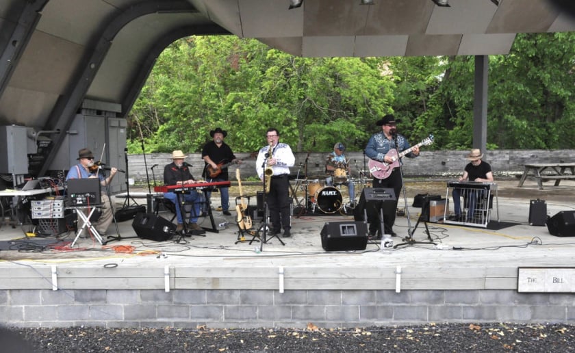 Gallery photo 1 of The Thomas Taylor Band