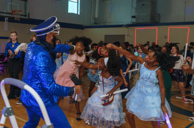 Gallery photo 5 of Three The Entertainer
