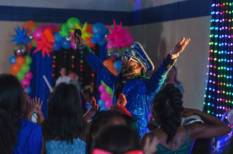 Gallery photo 6 of Three The Entertainer