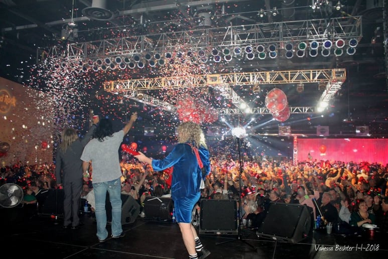 Gallery photo 10 of Extreme AC/DC Dirty Deeds