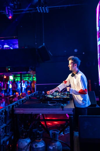 Gallery photo 31 of Tim Lacatena (DJ + Sax)