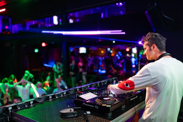 Gallery photo 48 of Tim Lacatena (DJ + Sax)