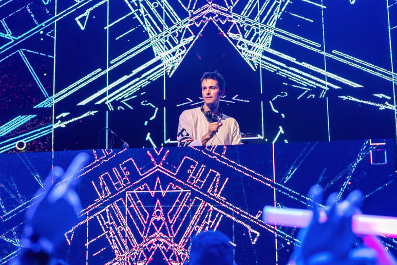 Gallery photo 13 of Tim Lacatena (DJ + Sax)