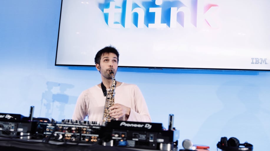 Gallery photo 4 of Tim Lacatena (DJ + Sax)