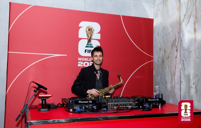Gallery photo 3 of Tim Lacatena (DJ + Sax)