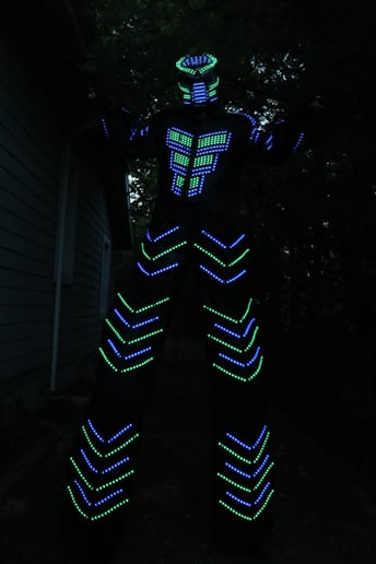 Gallery photo 4 of Tinytainment Stilt Walkers