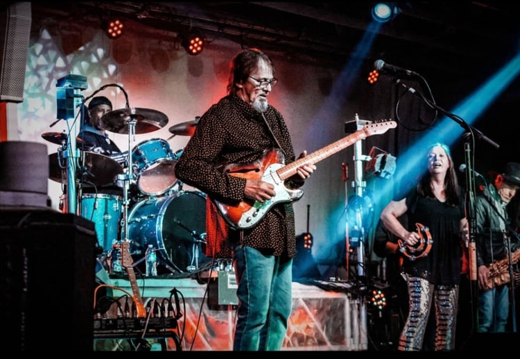 Gallery photo 3 of TNT Band and the Smokin Horn Section