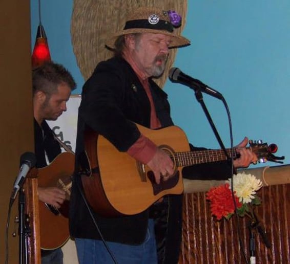 Gallery photo 2 of Tom Hoa Binh and the Peacemakers