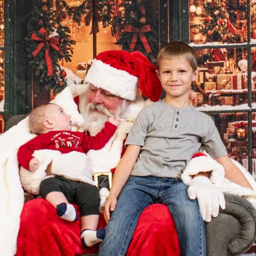 Gallery photo 9 of Tom Santa