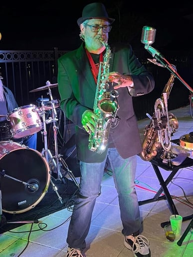 Gallery photo 12 of TOMMY B "THE One-Man Horn Band"