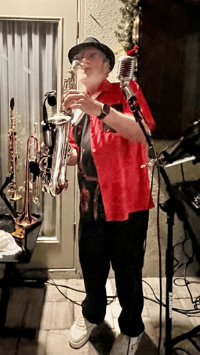 Gallery photo 19 of TOMMY B "THE One-Man Horn Band"