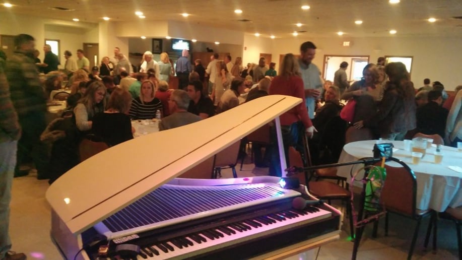 Gallery photo 8 of Tommy Lee Thompson Solo and Dueling Piano Show