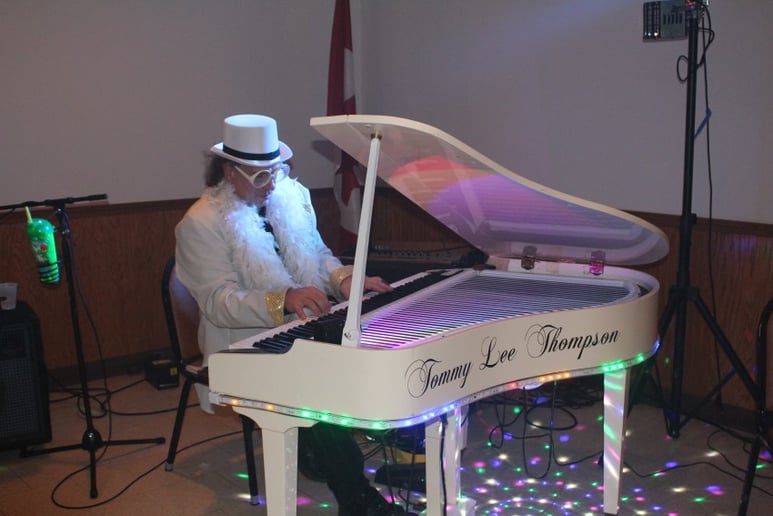 Gallery photo 12 of Tommy Lee Thompson Solo and Dueling Piano Show