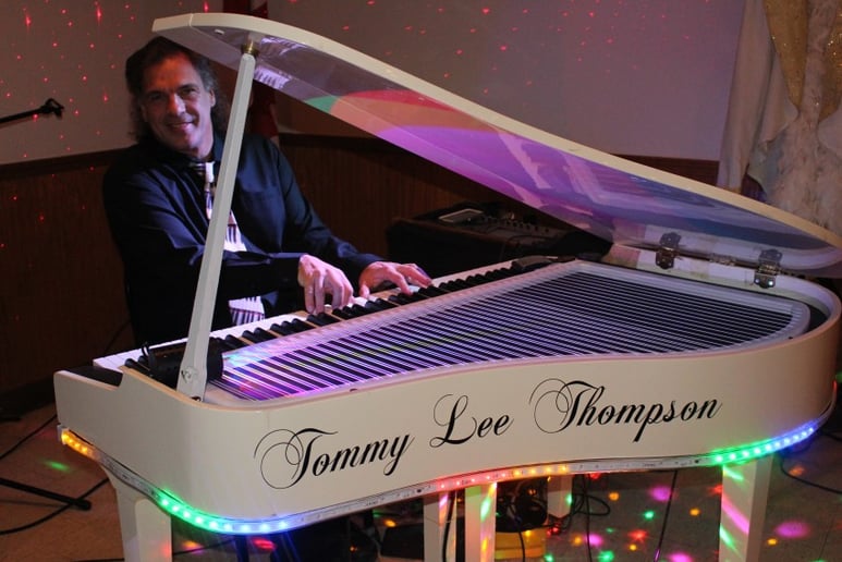 Gallery photo 5 of Tommy Lee Thompson Solo and Dueling Piano Show