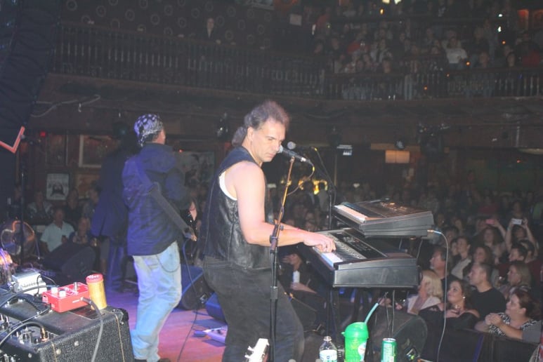 Gallery photo 17 of Tommy Lee Thompson Solo and Dueling Piano Show